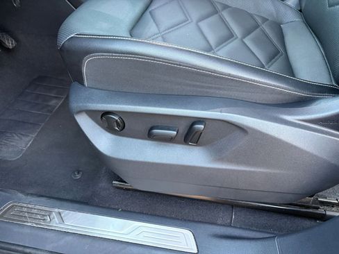 Used 2025 Volkswagen Atlas SE image 23