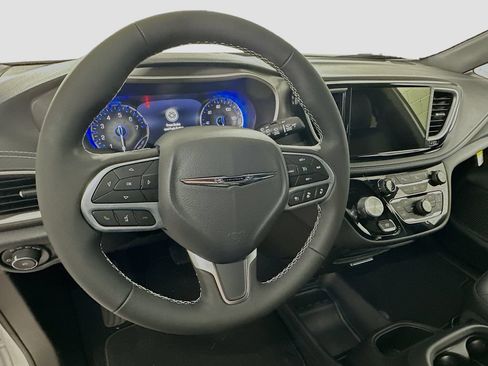 New 2026 Chrysler Pacifica Select FWD image 7