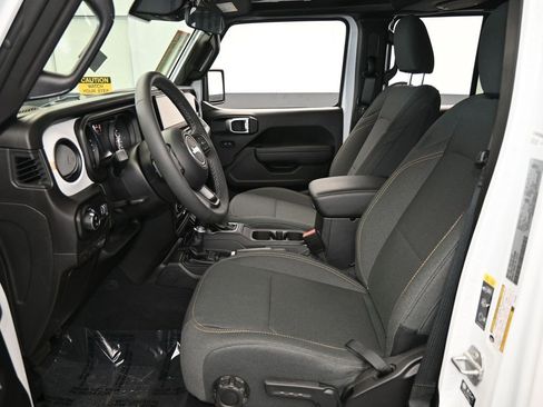 Used 2025 Jeep Gladiator Sport image 11