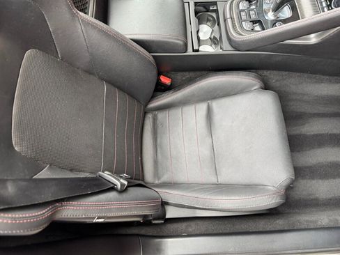 Used 2018 Jaguar F-TYPE R image 34