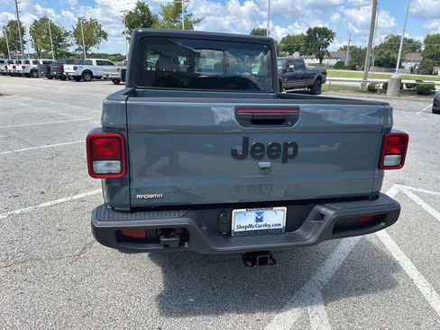 New 2025 Jeep Gladiator Sport image 27