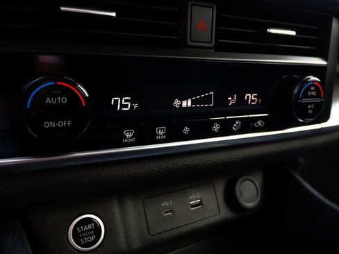 Used 2023 Nissan Rogue SV image 31