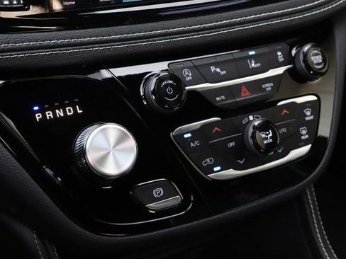 New 2026 Chrysler Pacifica Limited w/ S Appearance Package image 30