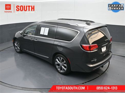 Used 2020 Chrysler Pacifica Limited image 44