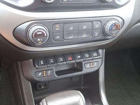 Used 2019 Chevrolet Colorado ZR2 w/ ZR2 Midnight Special Edition image 16