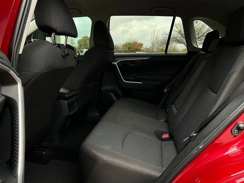 Used 2020 Toyota RAV4 LE image 11