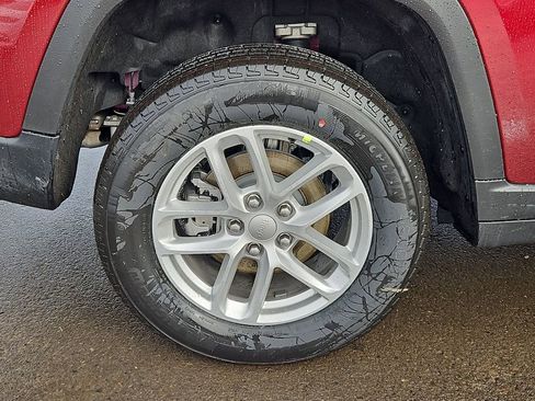 New 2026 Jeep Grand Cherokee Laredo image 9