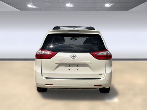 Used 2017 Toyota Sienna XLE w/ XLE Navigation Package FWD image 10