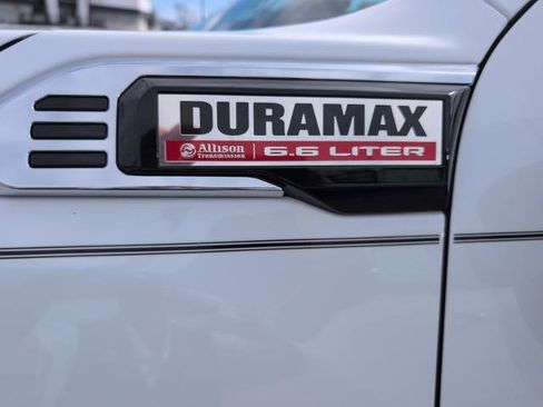 New 2025 GMC Sierra 2500 SLT w/ SLT Convenience Package image 3