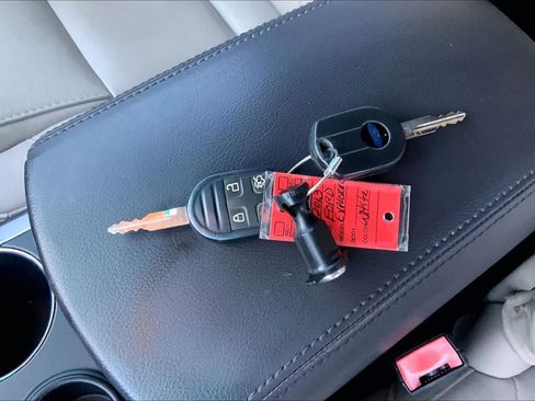 Used 2013 Ford Explorer XLT FWD image 13
