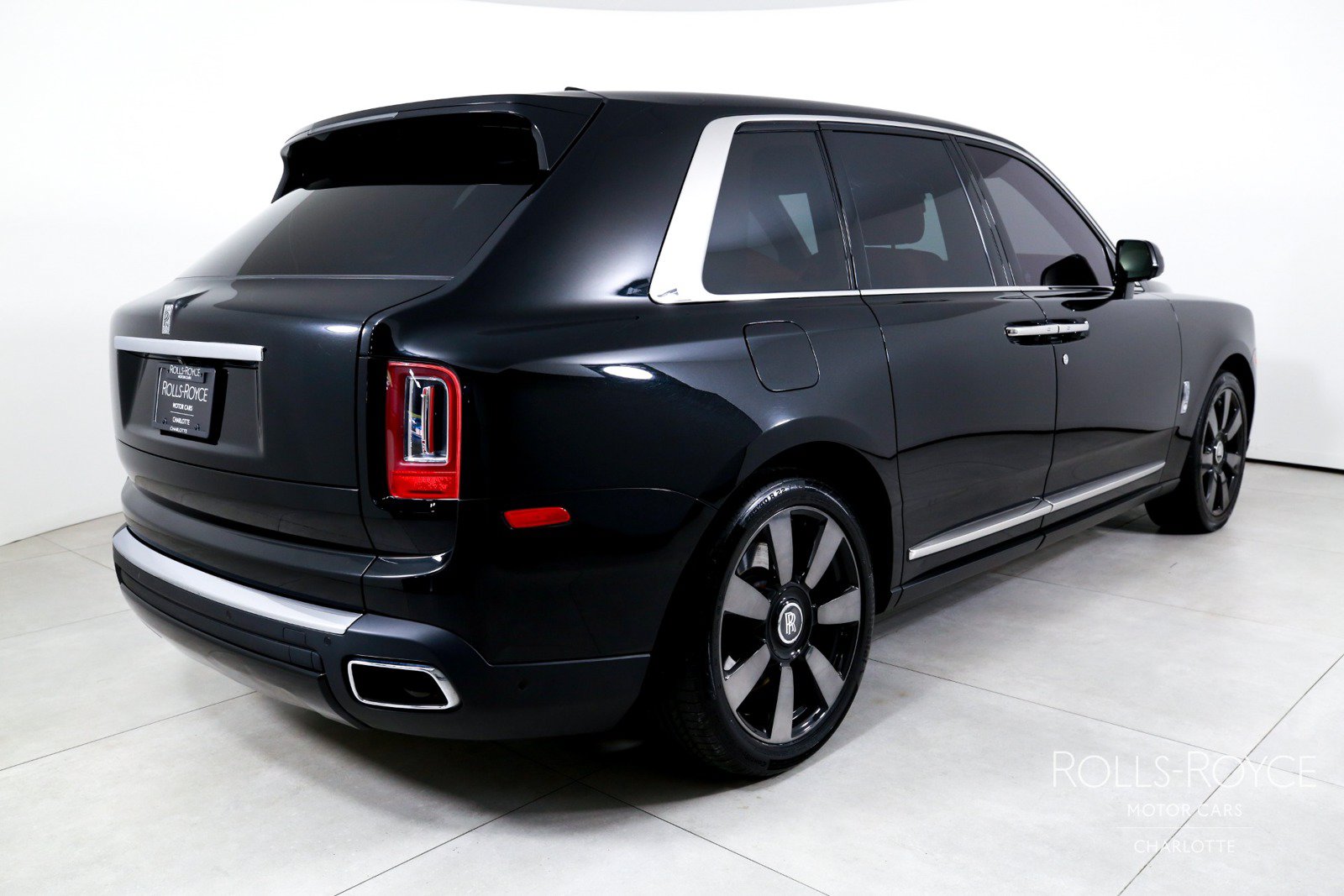 Used 2020 Rolls-Royce Cullinan AWD/4WD image 2