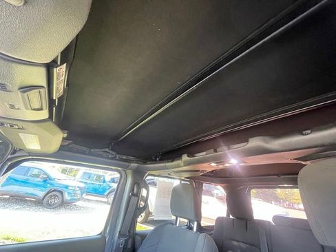 Used 2023 Jeep Wrangler Unlimited w/ Cold Weather Group AWD/4WD image 29