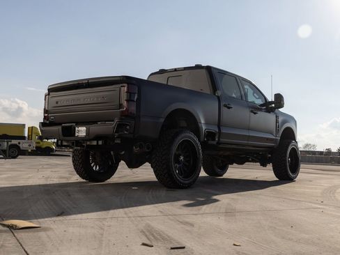 Used 2025 Ford F350 Platinum AWD/4WD image 13