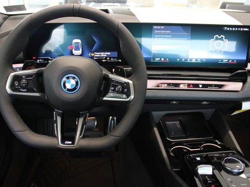 New 2026 BMW 550e xDrive AWD/4WD image 5