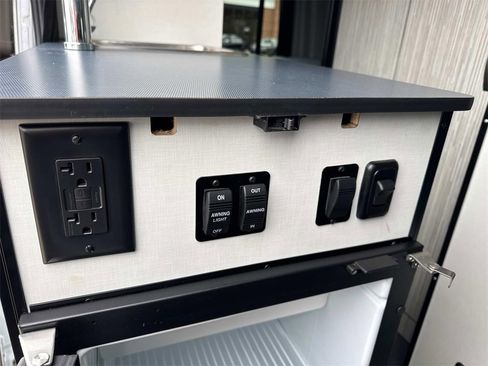 Used 2020 Mercedes-Benz Sprinter 144 Cargo image 20