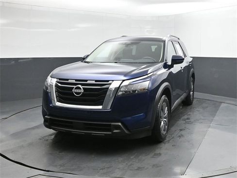 Used 2025 Nissan Pathfinder SV image 9