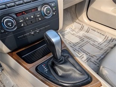 Used 2010 BMW 128i Convertible image 13