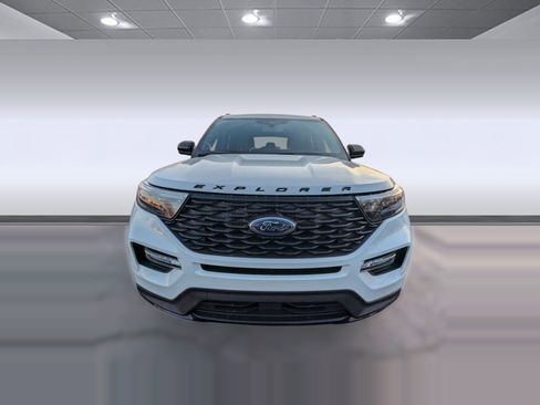 Used 2024 Ford Explorer ST-Line w/ Class IV Trailer Tow Package image 4