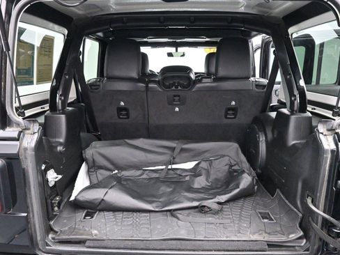 Used 2022 Jeep Wrangler Unlimited Sahara image 9