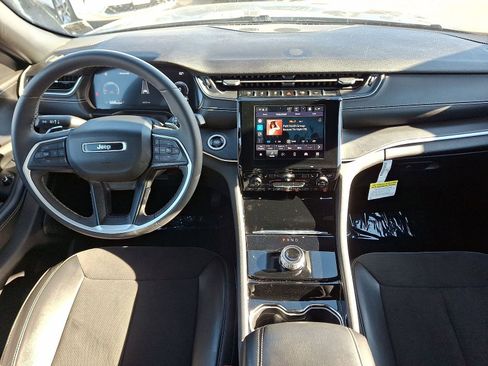 Used 2023 Jeep Grand Cherokee Altitude image 10