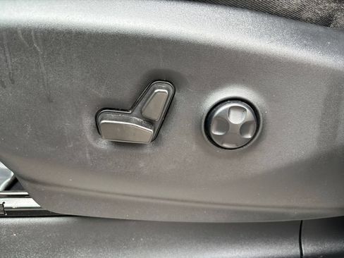 Used 2022 Chrysler Pacifica Touring-L FWD image 22