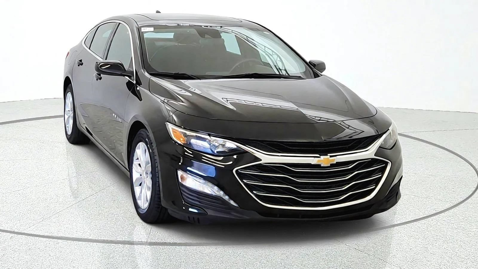 Used 2024 Chevrolet Malibu LT FWD image 2