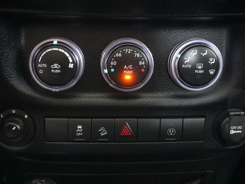 Used 2014 Jeep Wrangler Unlimited Sahara w/ Max Tow Package image 19