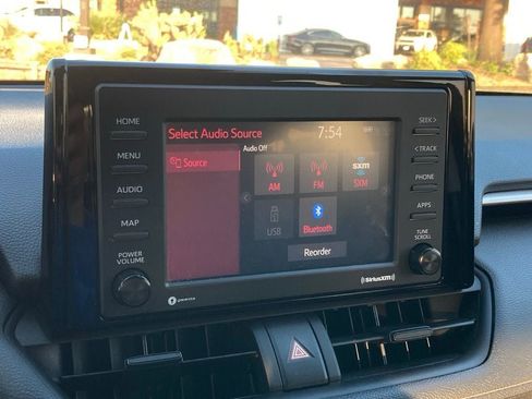 Used 2021 Toyota RAV4 LE FWD image 20