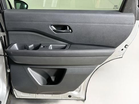 Used 2025 Nissan Pathfinder SV image 31