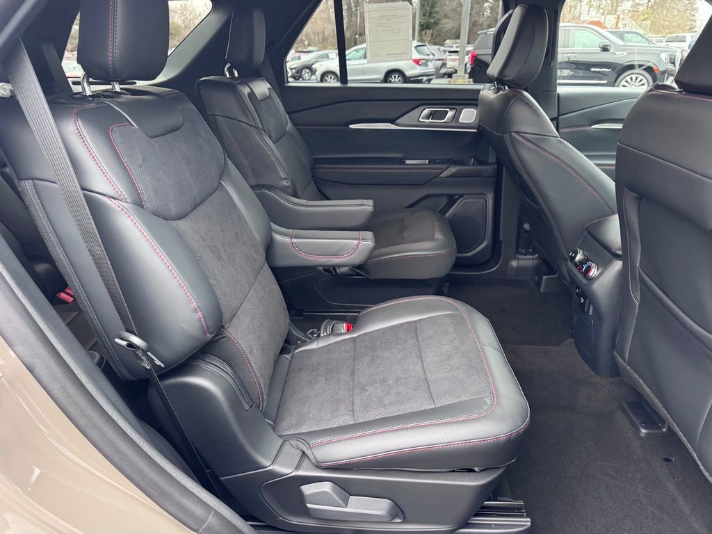 Used 2026 Ford Explorer ST w/ Sun And Sound Package RWD image 30
