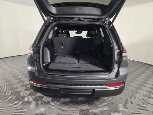 Used 2026 Jeep Grand Cherokee Altitude RWD image 27