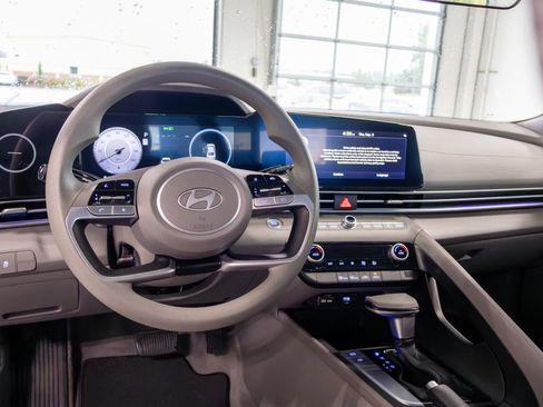 Used 2024 Hyundai Elantra SEL FWD image 16