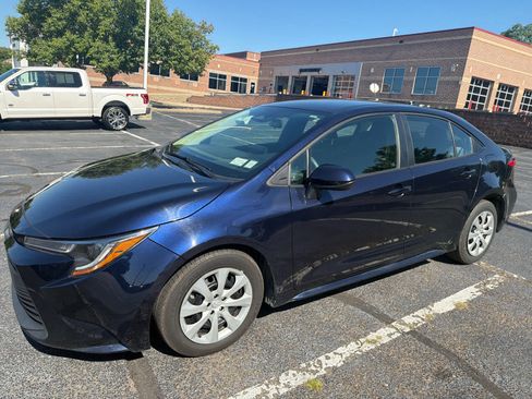 Used 2023 Toyota Corolla LE FWD image 9
