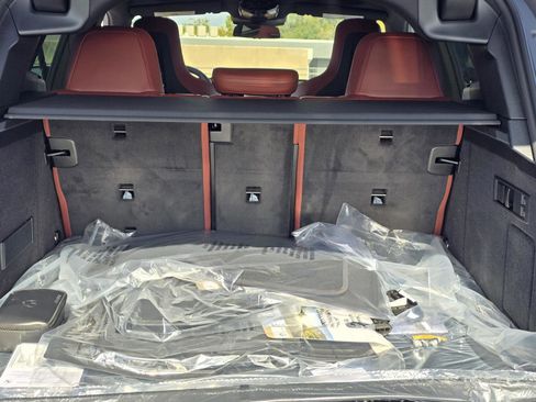 New 2026 BMW iX xDrive45 w/ M Sport Package image 9