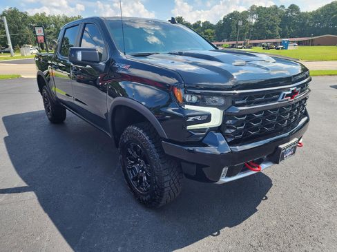 Used 2023 Chevrolet Silverado 1500 ZR2 w/ Technology Package image 3
