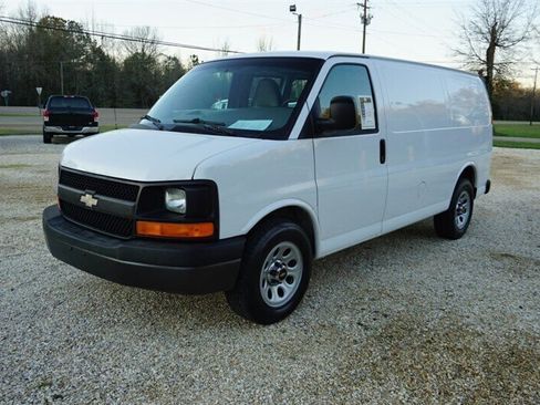 Used 2010 Chevrolet Express 1500 RWD image 6