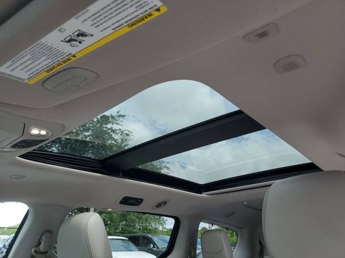 Used 2019 Chrysler Pacifica Limited FWD image 16