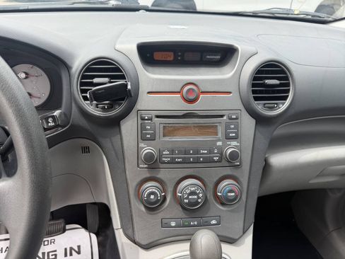 Used 2007 Kia Rondo LX w/ Convenience Pkg FWD image 24