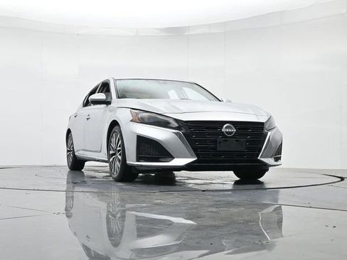 Used 2023 Nissan Altima 2.5 SV image 34