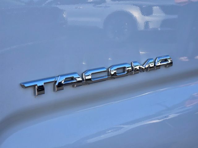 Used 2017 Toyota Tacoma TRD Off-Road w/ Tow Package (A/T) AWD/4WD image 24