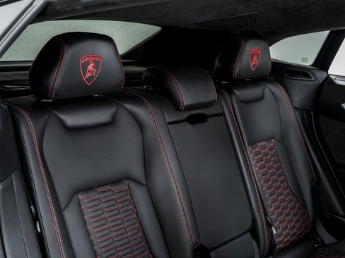 Used 2020 Lamborghini Urus AWD/4WD image 32