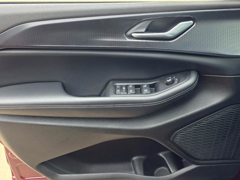 Used 2024 Jeep Grand Cherokee L Altitude image 11