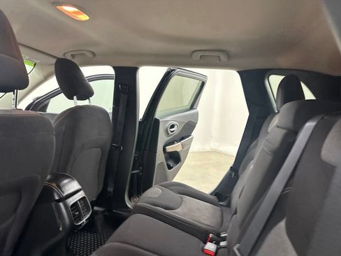 Used 2017 Jeep Cherokee Sport w/ Cold Weather Group AWD/4WD image 29