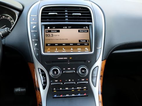 Used 2016 Lincoln MKX Reserve w/ Climate Package FWD image 22