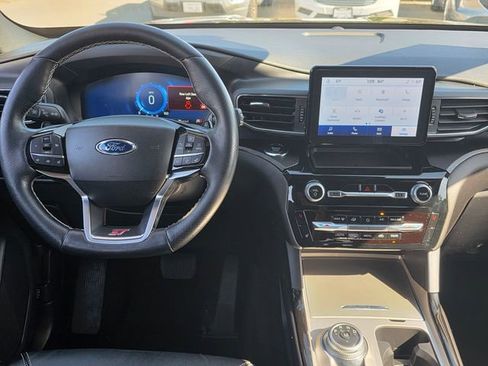 Used 2022 Ford Explorer ST w/ ST Street Pack image 11