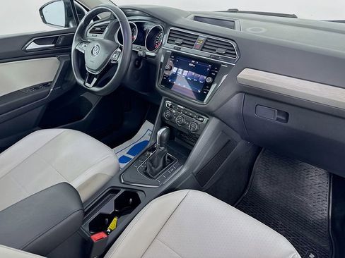 Used 2018 Volkswagen Tiguan SE w/ Panoramic Sunroof Package image 37