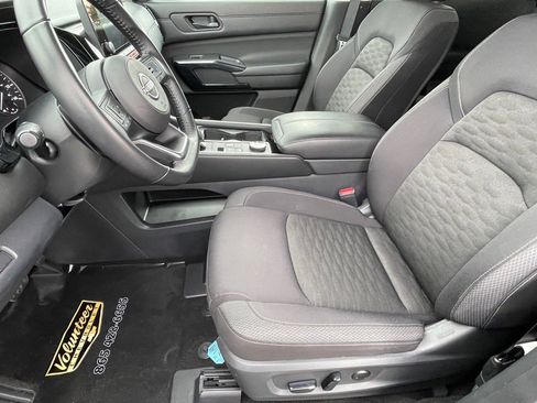 Used 2025 Nissan Pathfinder SV image 13