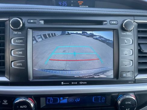 Used 2017 Toyota Highlander XLE AWD/4WD image 14