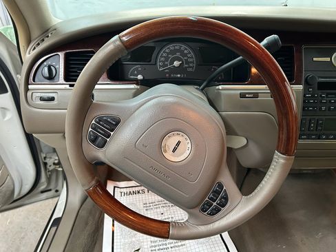 Used 2004 Lincoln Town Car Ultimate image 15