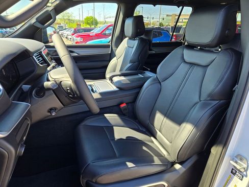 New 2026 Jeep Grand Wagoneer L Limited AWD/4WD image 14